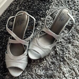 Life stride velocity memory foam heels